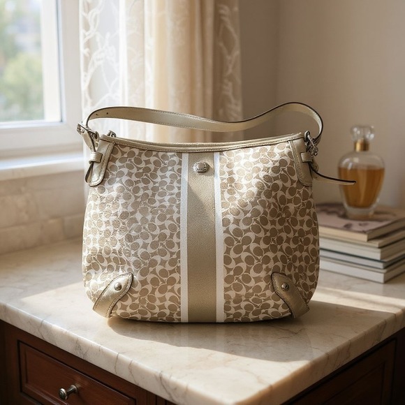 Coach Signature Jacquard Shoulder Bag Beige & White – Style F15164 - Picture 1 of 13